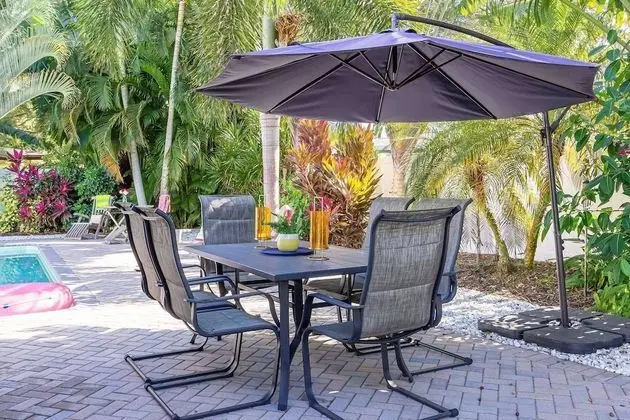Ev (Fruit & Wine Saltwater Pool Home)