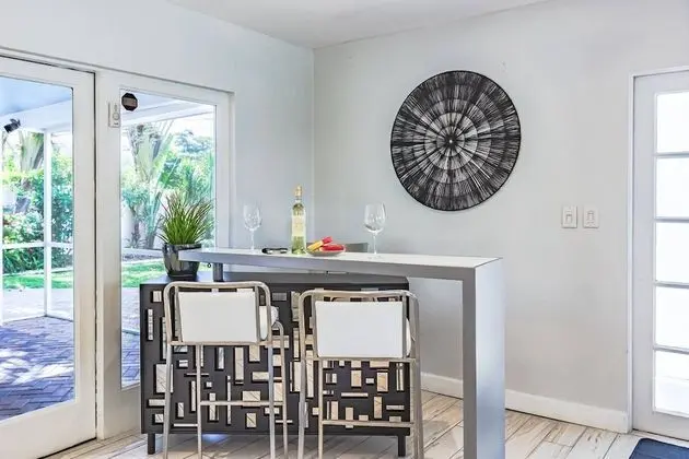 Ev (Fruit & Wine Saltwater Pool Home)