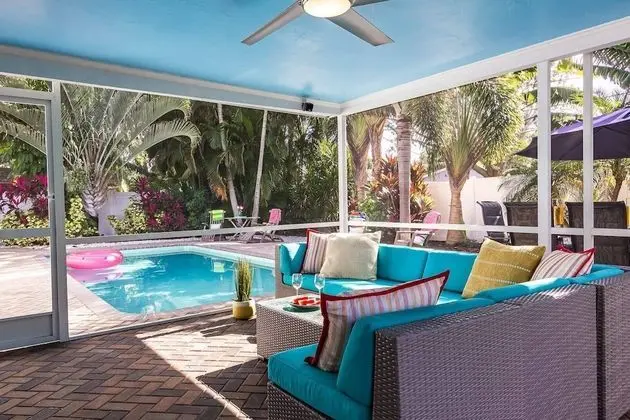 Ev (Fruit & Wine Saltwater Pool Home)