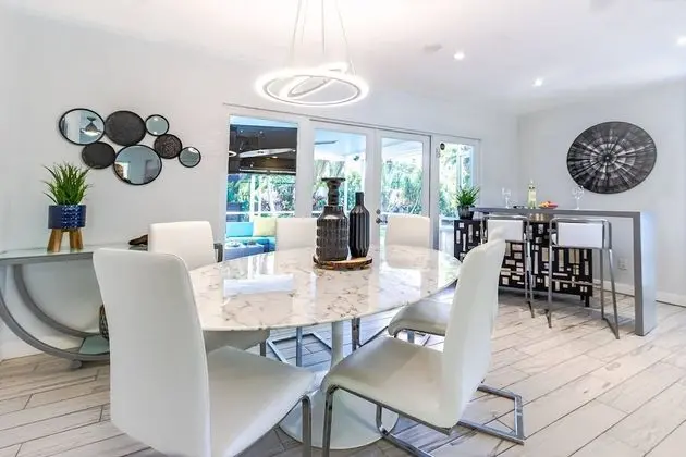 Ev (Fruit & Wine Saltwater Pool Home)
