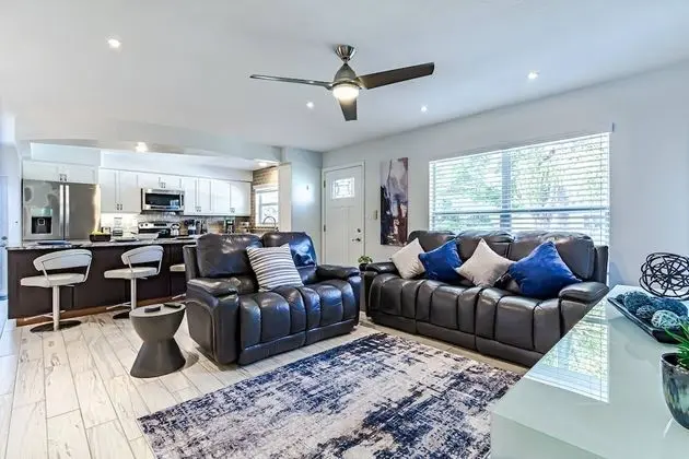 Ev (Fruit & Wine Saltwater Pool Home)