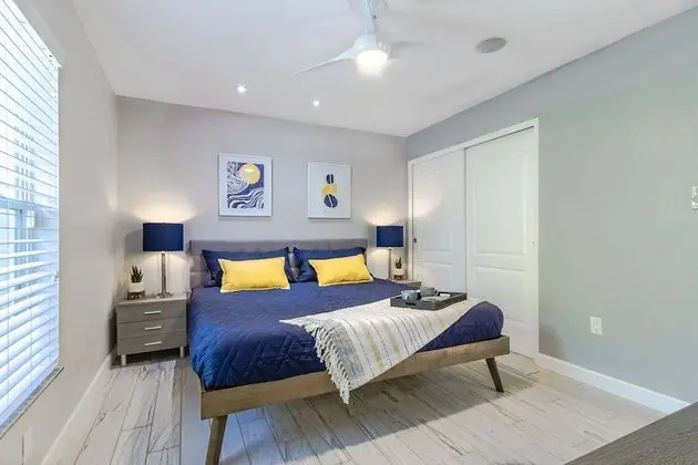 Ev (Fruit & Wine Saltwater Pool Home)