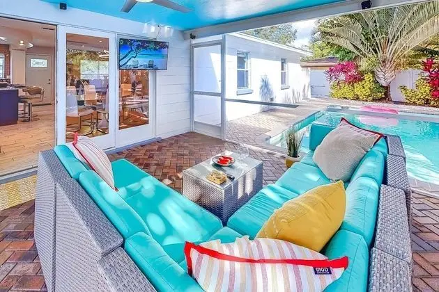 Ev (Fruit & Wine Saltwater Pool Home)