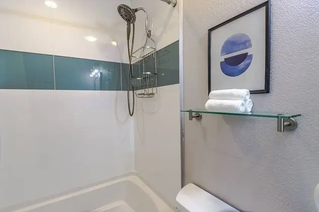 Ev (Fruit & Wine Saltwater Pool Home)