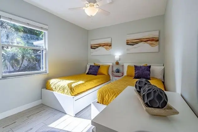 Ev (Fruit & Wine Saltwater Pool Home)