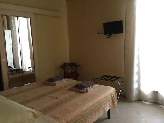 Tek Büyük veya İki Ayrı Yataklı Oda (up to 3 people )