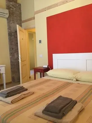 Tek Büyük veya İki Ayrı Yataklı Oda (up to 3 people )