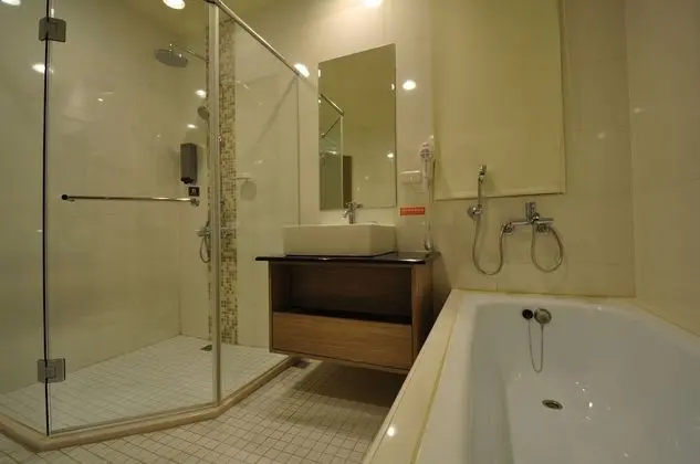 Deluxe Tek Büyük Yataklı Oda, Sıcak Su Havuzu