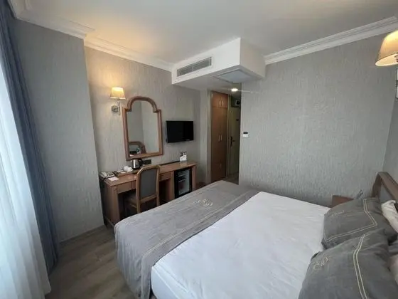 Standart Oda, Kara Manzaralı