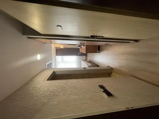 Standart Oda, Kara Manzaralı