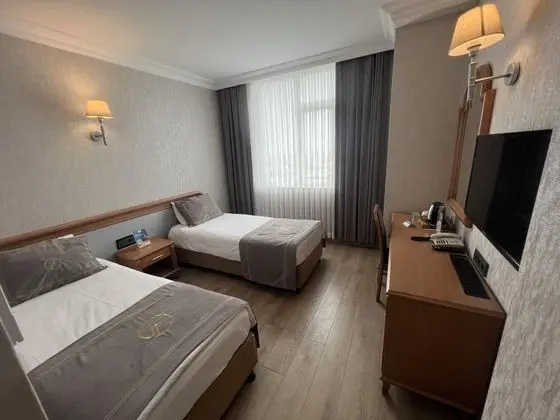 Standart Oda, Kara Manzaralı