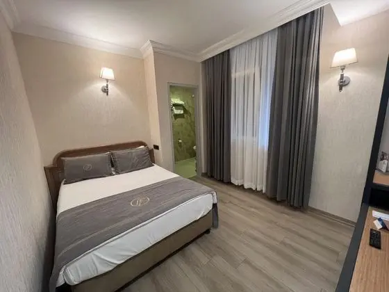 Standart Oda, Kara Manzaralı