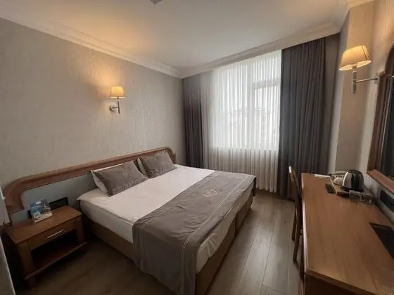 Standart Oda, Kara Manzaralı