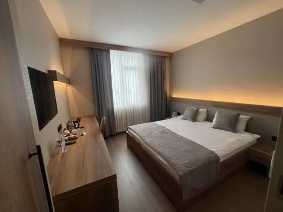 Standart Oda, Kara Manzaralı