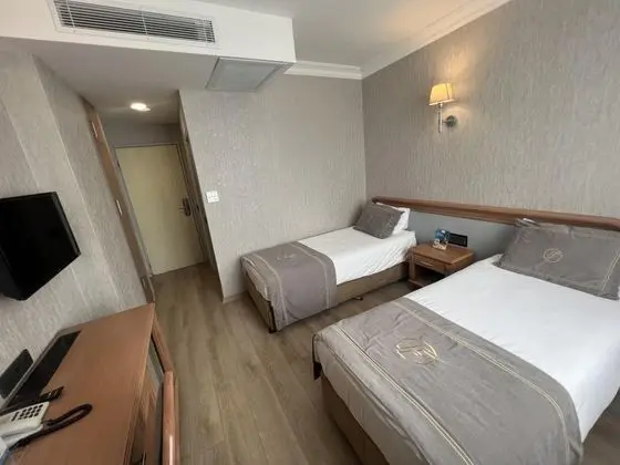 Standart Oda, Kara Manzaralı