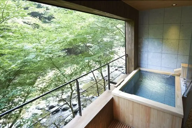 With bath in the room, 20 minutes from Izumisano by bus, can't serve dinner after 7 PM Check in