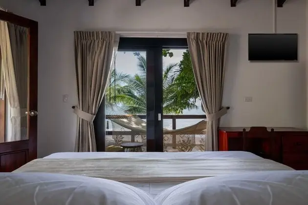 Deluxe Ocean Front 1 King Bed