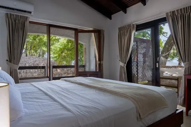 Deluxe Ocean Front 1 King Bed