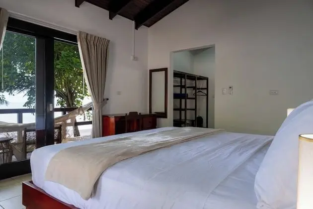 Deluxe Ocean Front 1 King Bed
