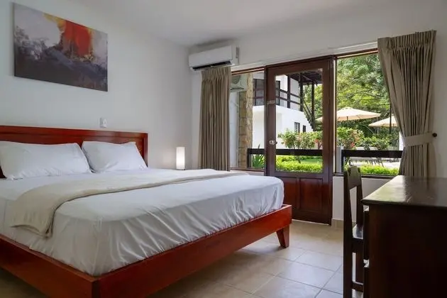 Standard Room 1 King Bed