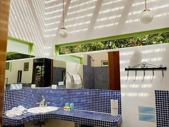 Dört Kişilik Oda, Havuz Manzaralı