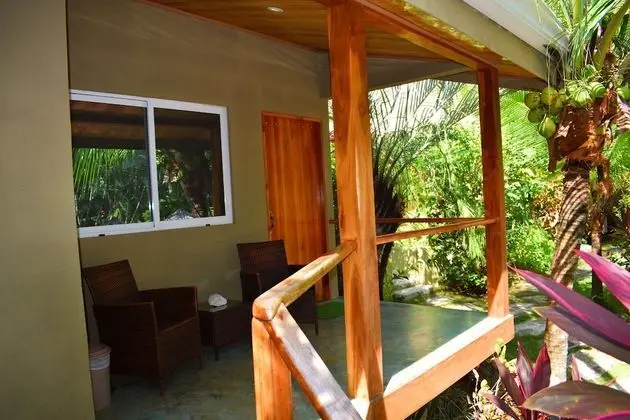 Standard Tek Büyük Yataklı Oda, Havuz Manzaralı