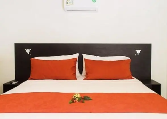 Standard Tek Büyük Yataklı Oda, Havuz Manzaralı