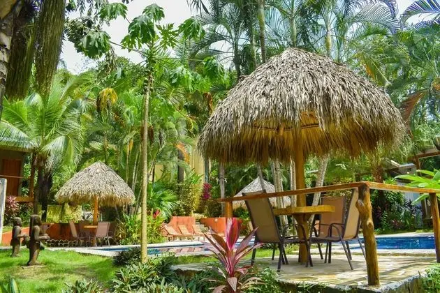 Standard Tek Büyük Yataklı Oda, Havuz Manzaralı