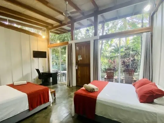 Süit, 2 Büyük (Queen) Boy Yatak, Mutfak, Bahçe Manzaralı