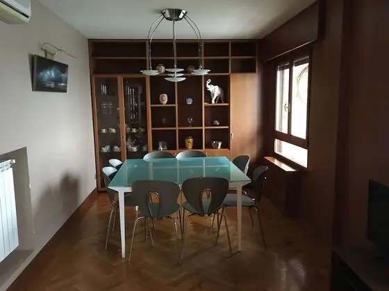 Apart Daire, 6 Yatak Odası