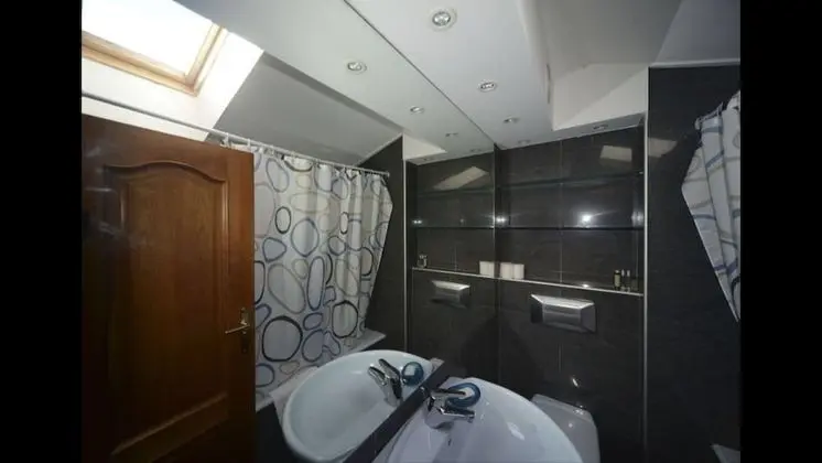 Apart Daire, 6 Yatak Odası