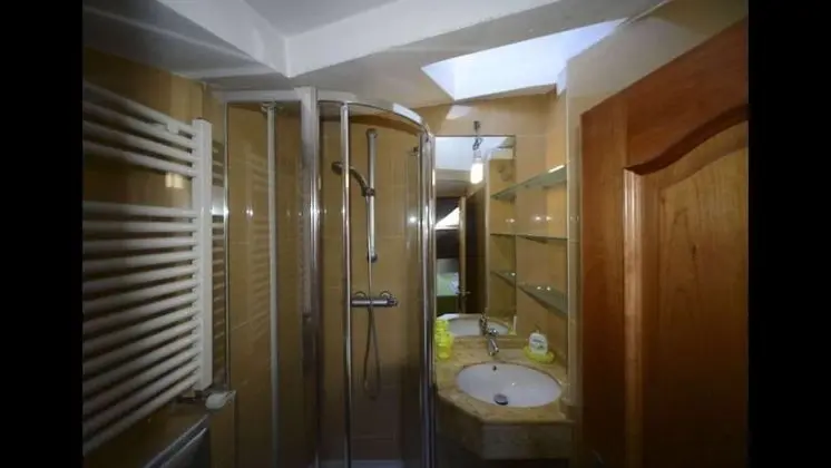 Apart Daire, 6 Yatak Odası