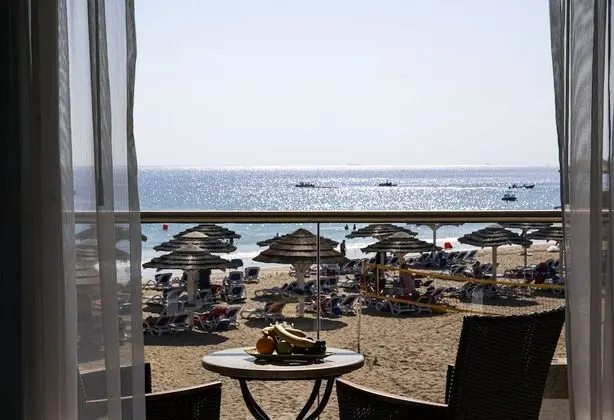 Oda, 1 En Büyük (King) Boy Yatak, Balkon, Okyanusa Sıfır