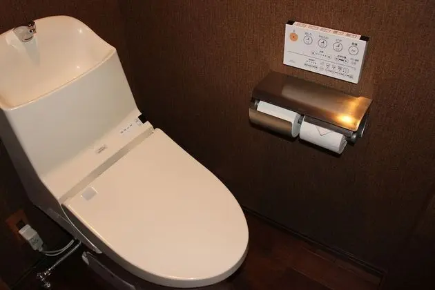 Tek Büyük Yataklı Oda, Ortak Banyo (No view)