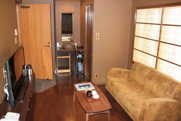 Tek Büyük Yataklı Oda, Ortak Banyo (No view)