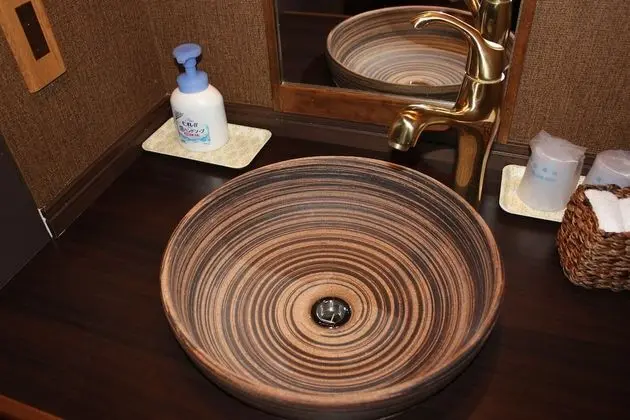 Tek Büyük Yataklı Oda, Ortak Banyo (No view)
