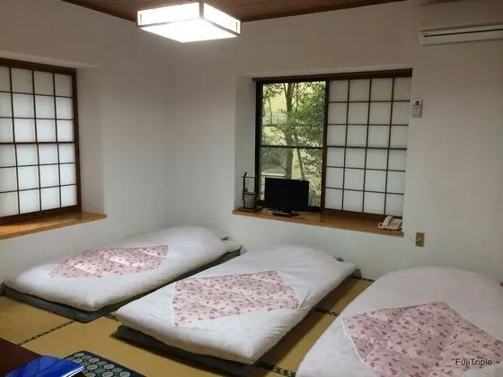 Dört Kişilik Oda, Sigara İçilmez, Ortak Banyo (RSVP for hot spring upon check-in)