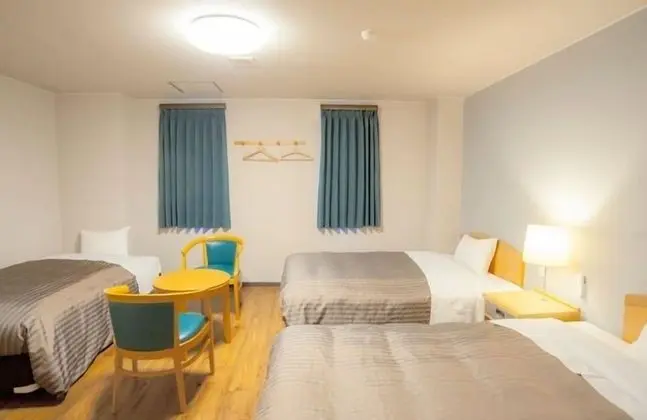 Üç Kişilik Oda, Sigara İçilebilir