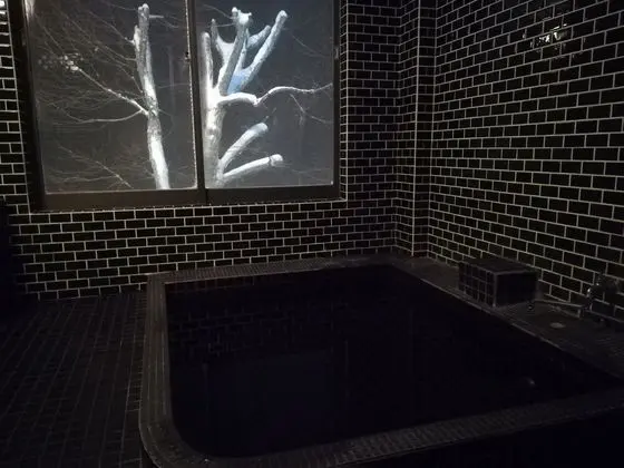 Dört Kişilik Oda, Ortak Banyo