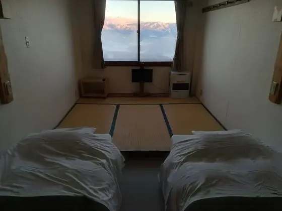 İki Ayrı Yataklı Oda, Ortak Banyo (Japanese Western Style)