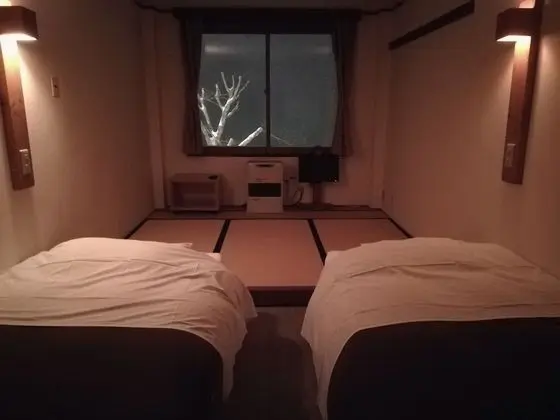 İki Ayrı Yataklı Oda, Ortak Banyo (Japanese Western Style)