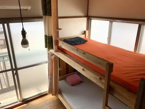 Ortak Ranzalı Oda, Sadece kadınlar için