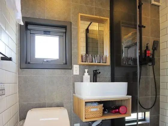Ev, Sigara İçilmez (Trailer, Pet Friendly)