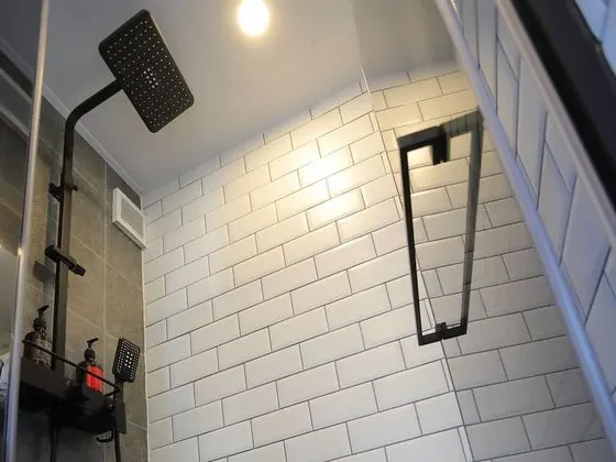 Ev, Sigara İçilmez (Trailer, Pet Friendly)