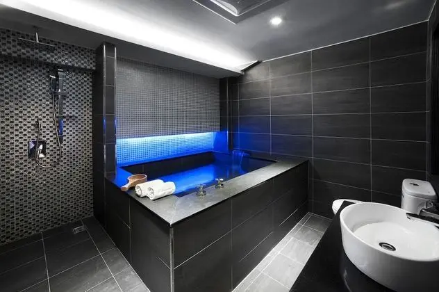Luxury Tek Büyük Yataklı Oda (with garage)