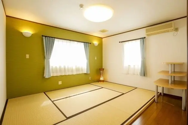 Ortak Ranzalı Oda, Sadece erkekler için, Sigara İçilmez (Japanese Style, for 4 People)