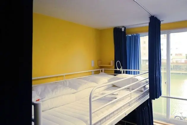 Basic Ortak Ranzalı Oda, 1 Tek Kişilik Yatak, Sigara İçilmez, Kanal Manzaralı