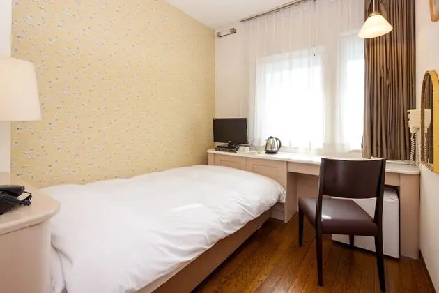 Tek Kişilik Oda, Sigara İçilmez, Şehir Manzaralı