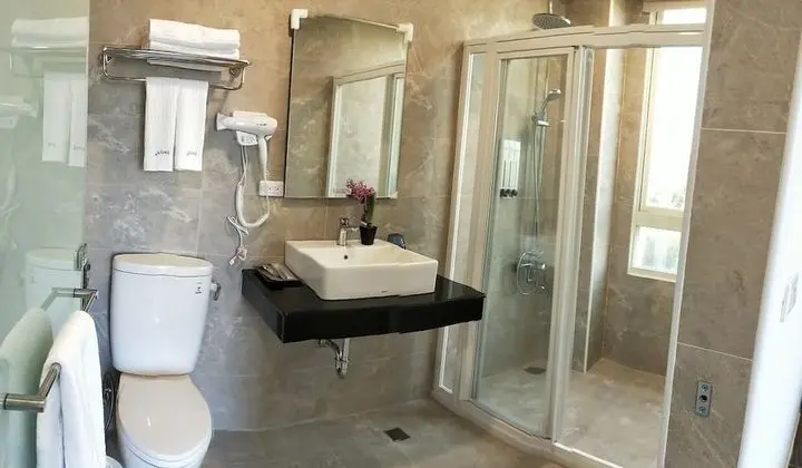 Deluxe Tek Büyük Yataklı Oda (102)