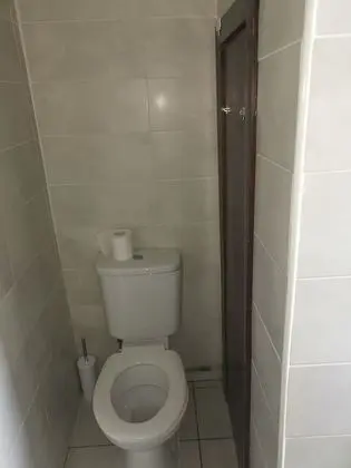 İki Ayrı Yataklı Oda, Ortak Banyo
